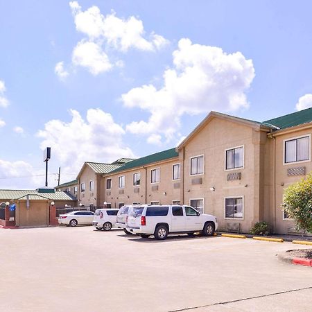 Quality Inn & Suites Beaumont Exterior photo